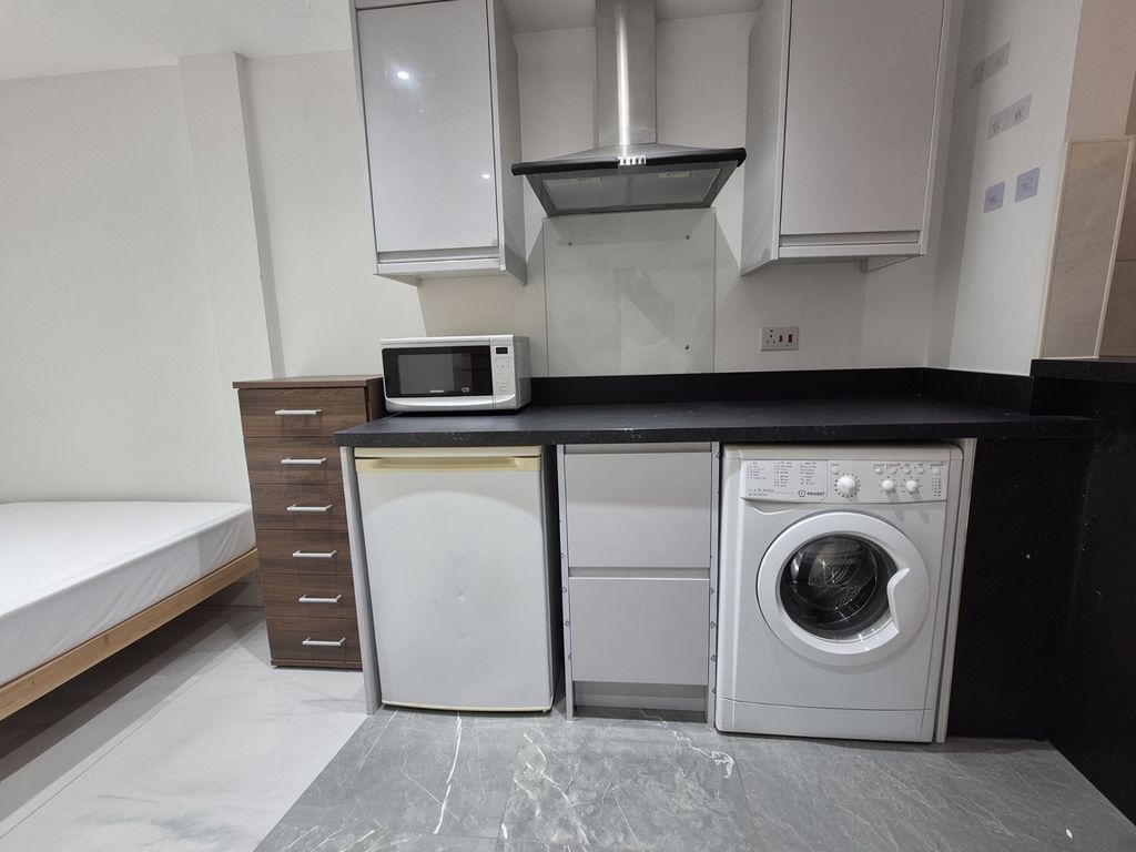 Property photo 2 of 3 Kitchenette