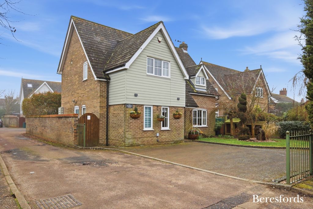 Main Road, Great Leighs CM3, 4 bed detached house for sale, £625,000 ...