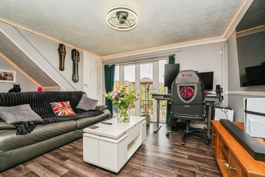 Property photo 3 of 14 Pbox-Img.Jpg