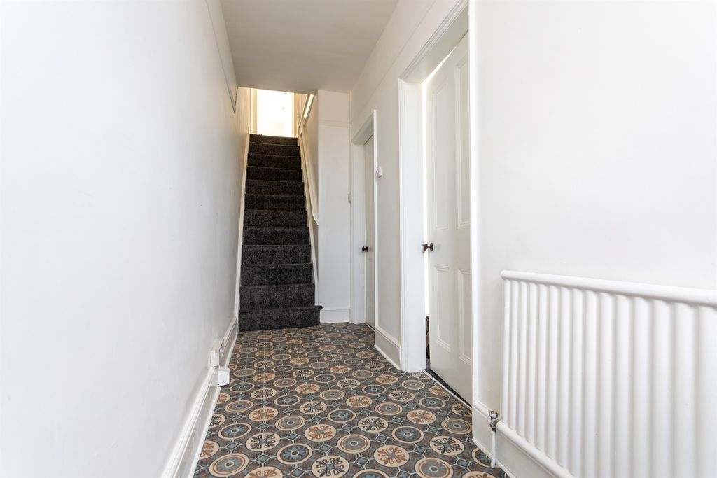 Property photo 2 of 25