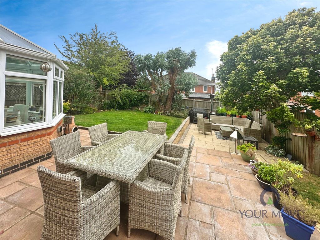 Property photo 2 of 21 Garden Patio