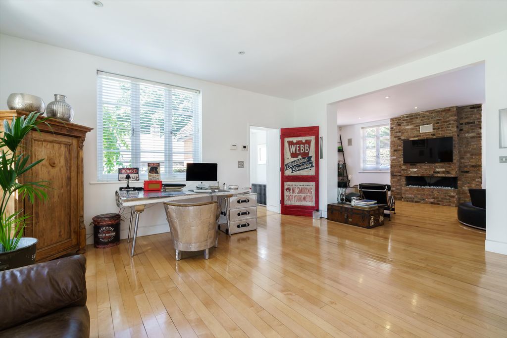 Property photo 2 of 21 Image