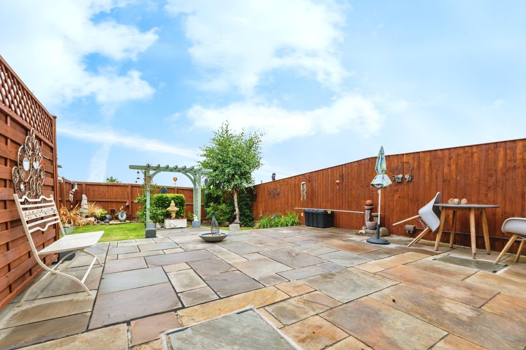 Property photo 3 of 22 2A8A9070-2-1033