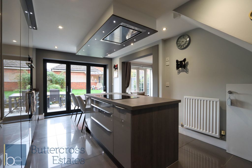 Property photo 3 of 30 Kitchen