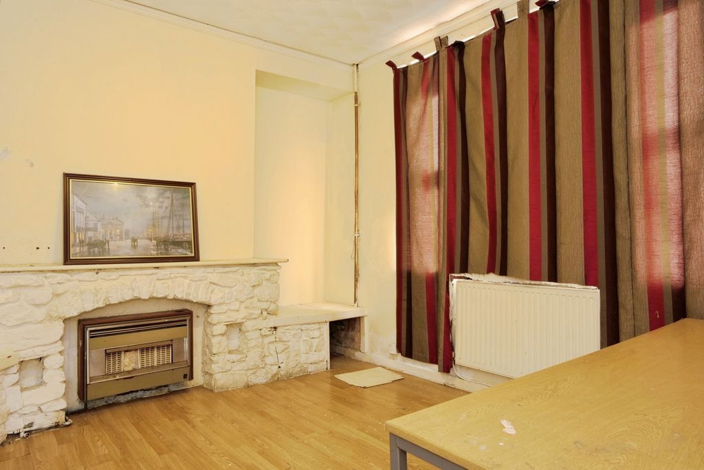 Property photo 3 of 14 Lounge