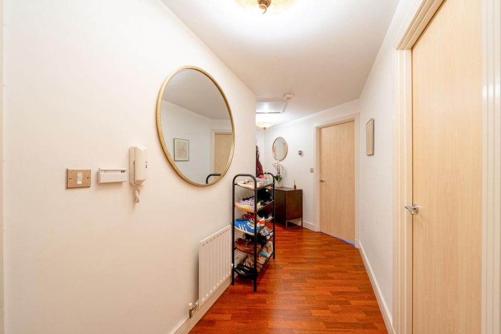 Property photo 2 of 19 Hallway