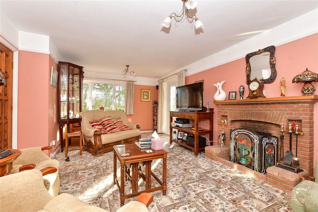 Property photo 1 of 20 Lounge