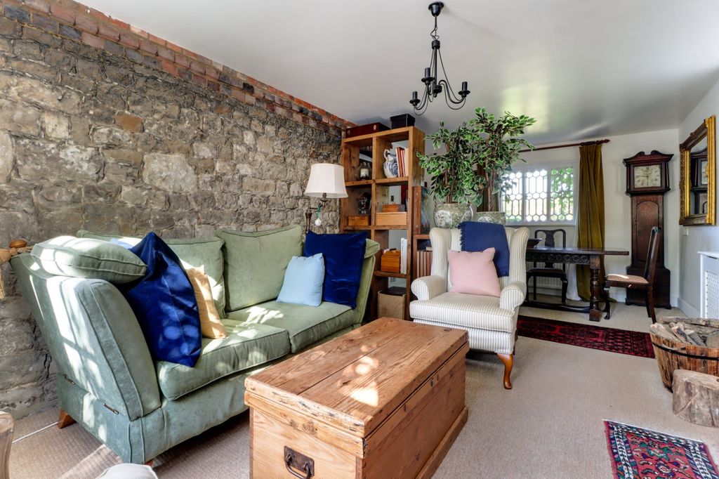 Property photo 3 of 16 Sitting Room