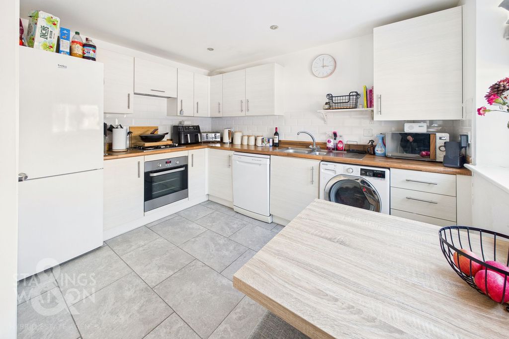 Property photo 3 of 18