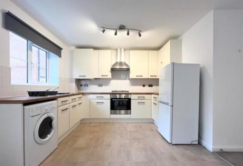 Property photo 2 of 6 Kitchen