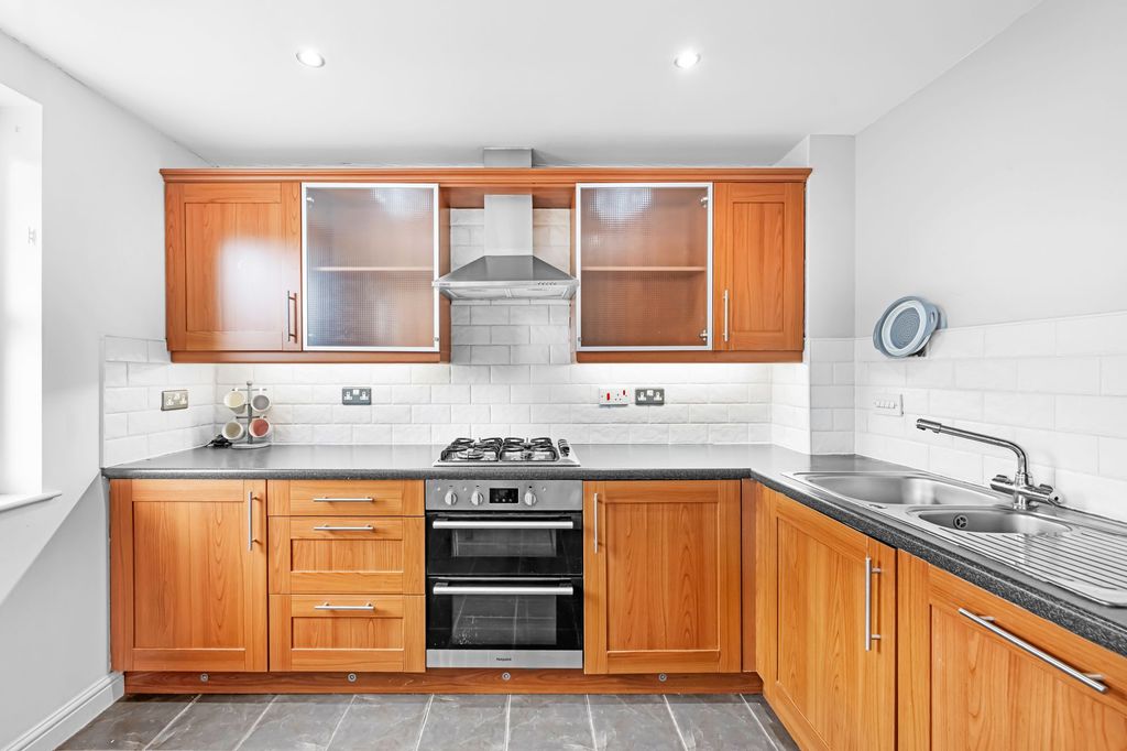 Property photo 3 of 20 Kitchen