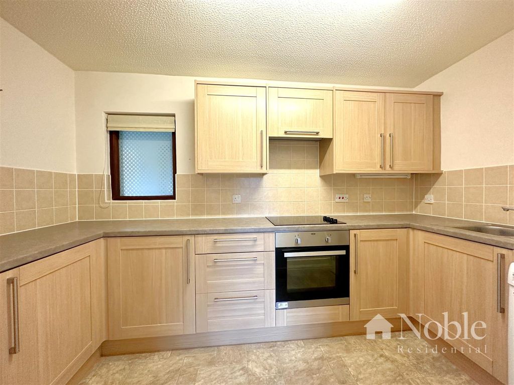 Property photo 2 of 11 Kitchen