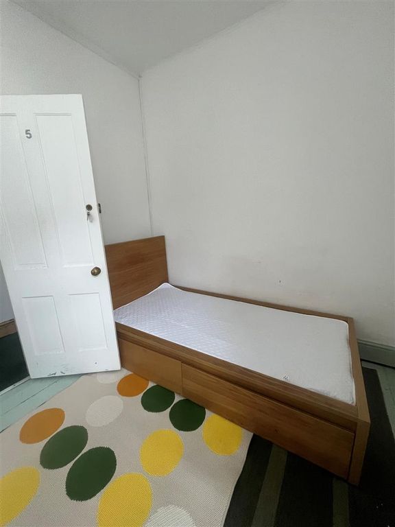 Property photo 2 of 5 Risca Road.Jpg