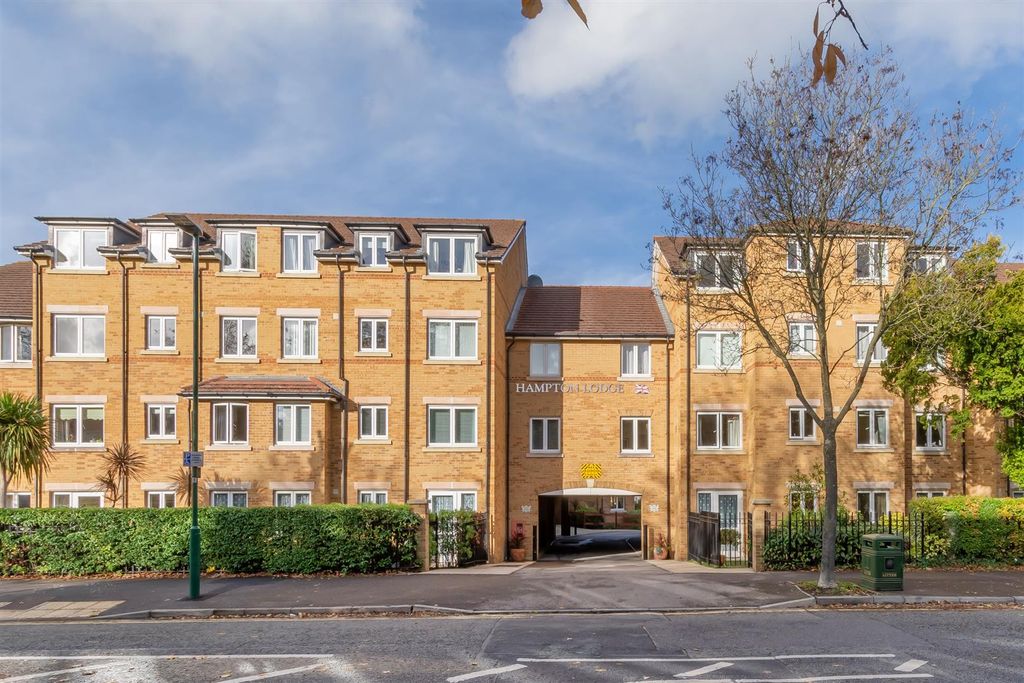 Property photo 1 of 12 40 Hampton Lodge Sm2 5Ey-15.Jpg