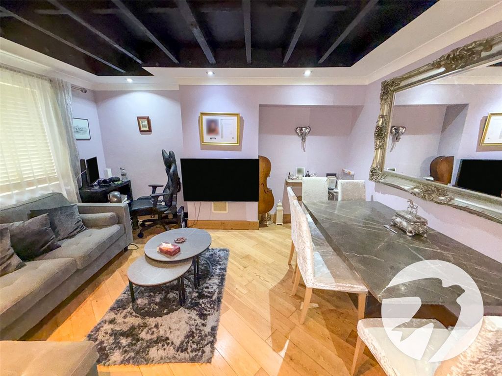 Property photo 2 of 17 Picture No. 05