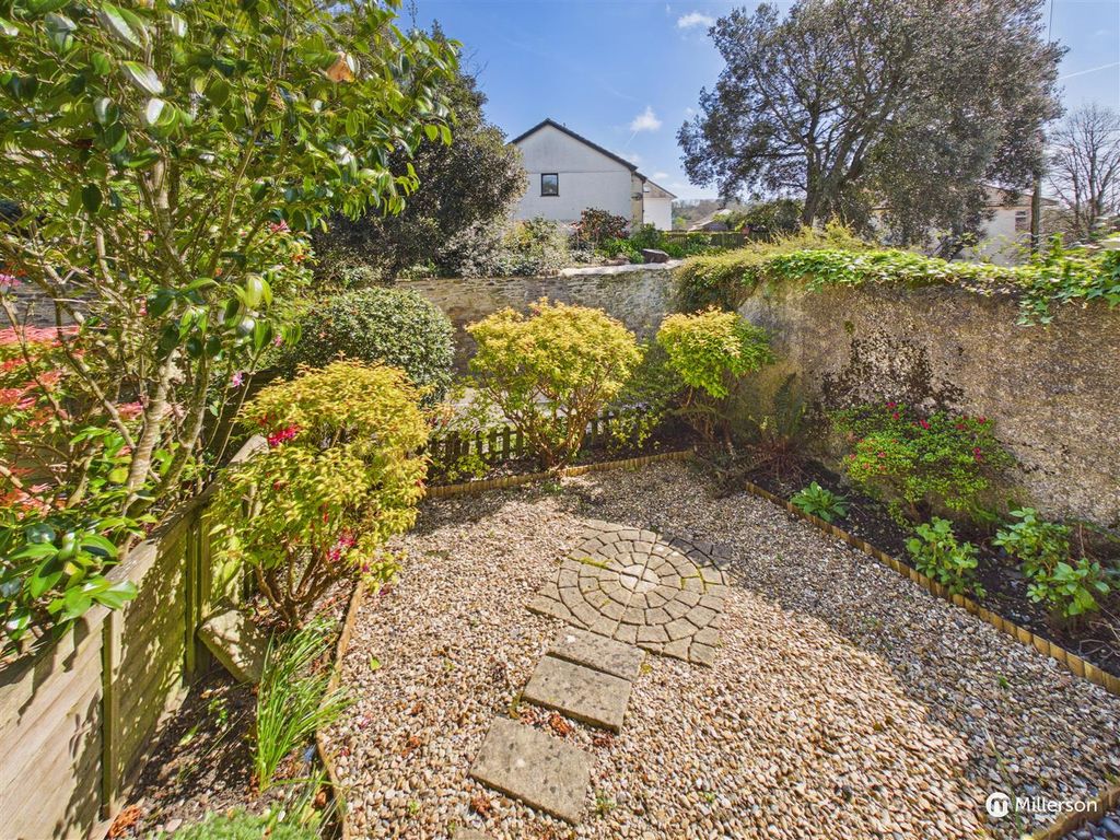 Property photo 2 of 18 Front Garden