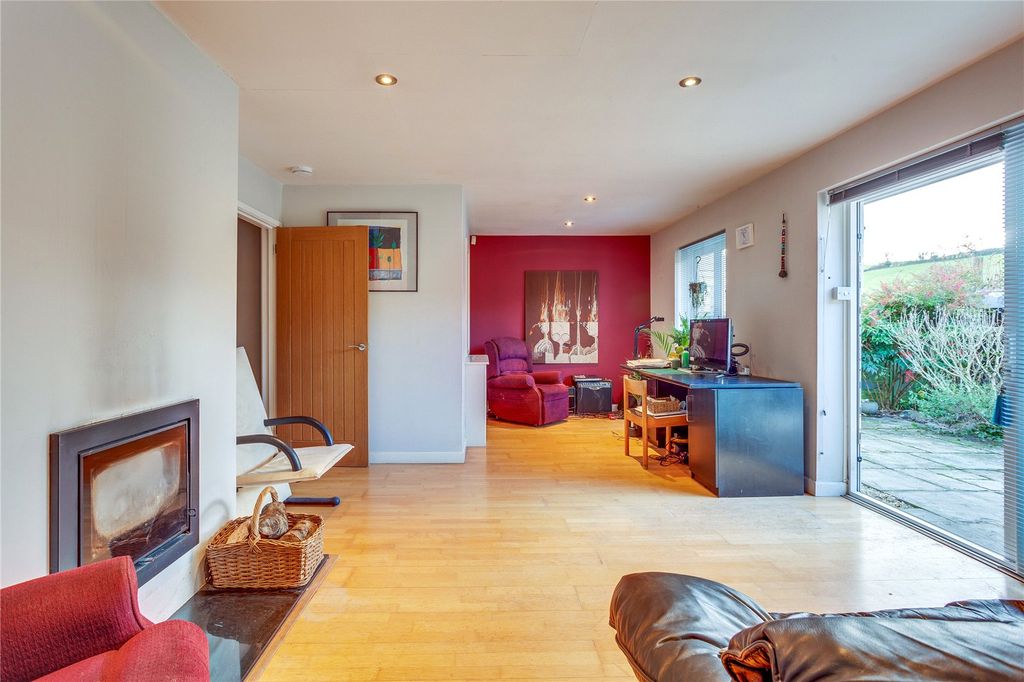 Property photo 2 of 22 Living Room