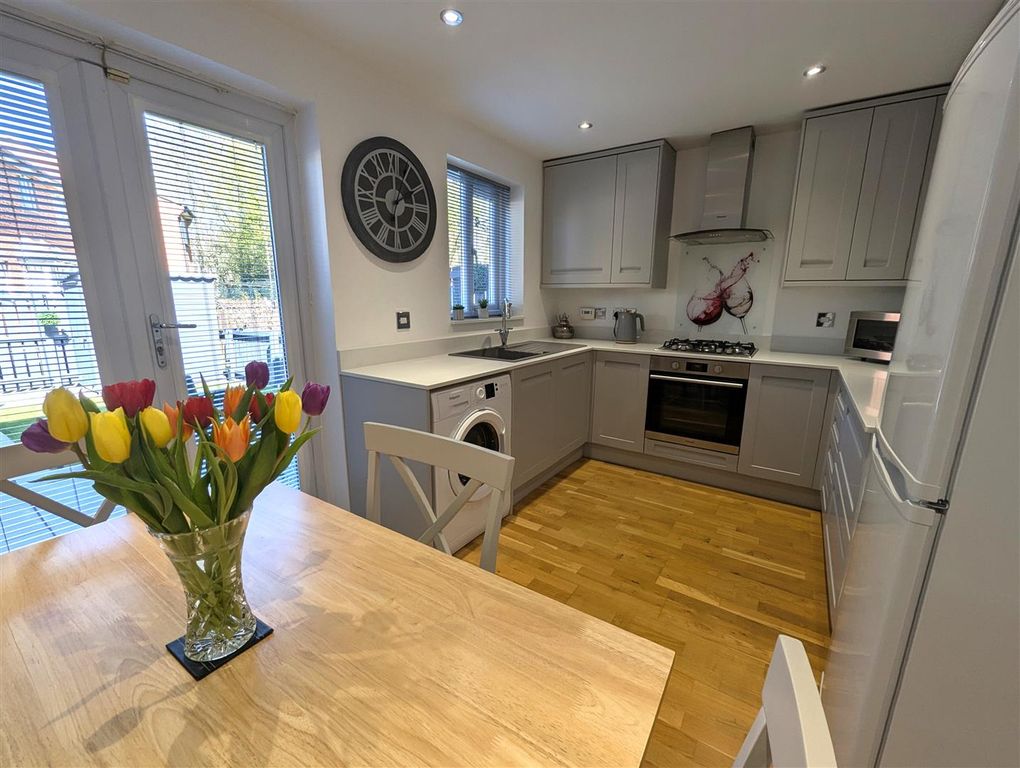 Property photo 1 of 17 Kitchen/Breakfast Room