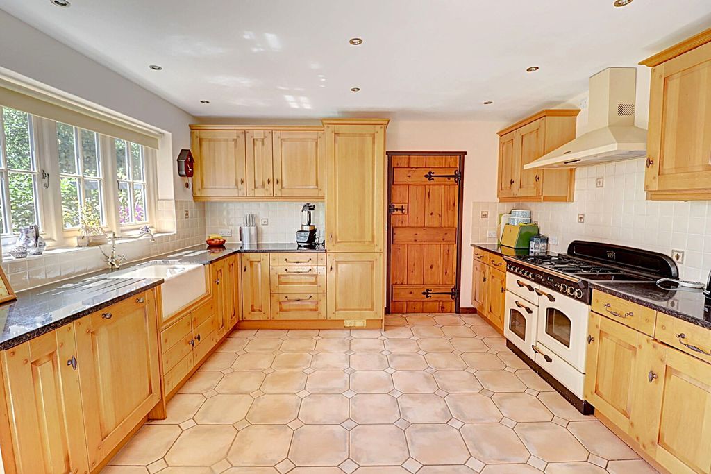 Property photo 3 of 23 Picture No. 05