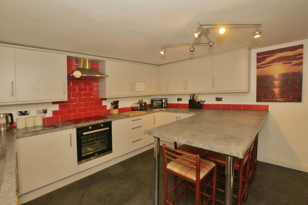 Property photo 2 of 17 Photo