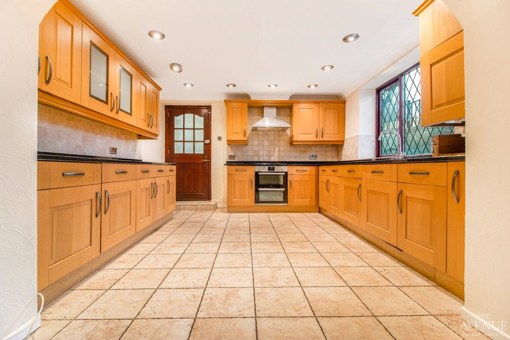 Property photo 2 of 28 4805165