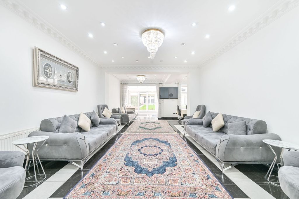 Property photo 2 of 38