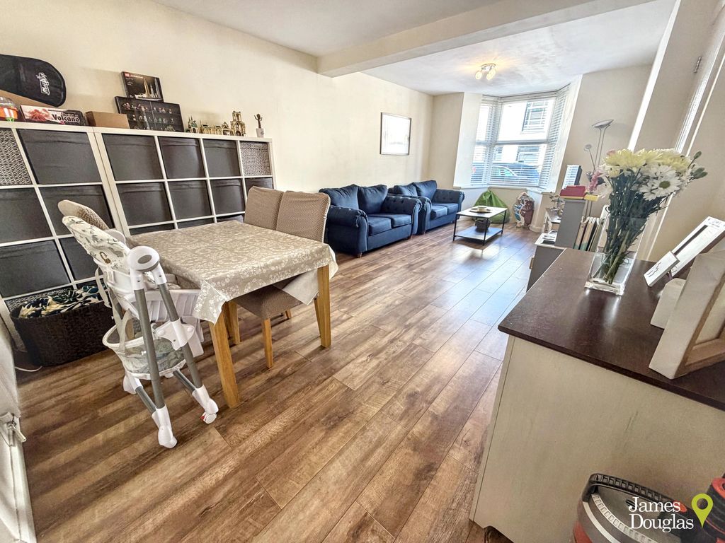 Property photo 3 of 20 Liv1