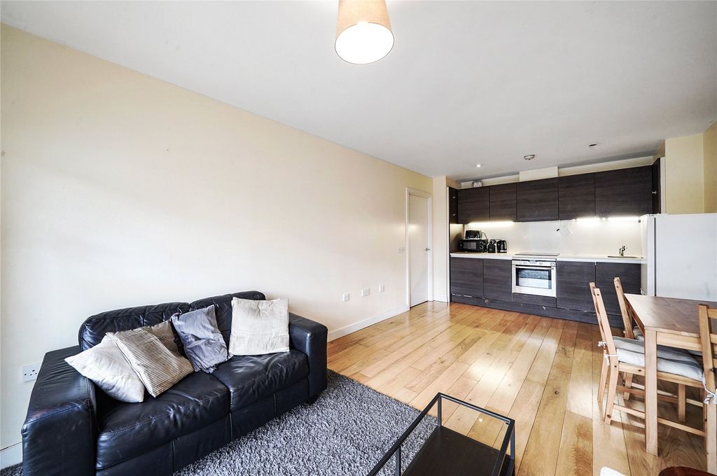 Property photo 2 of 13 Picture No. 16