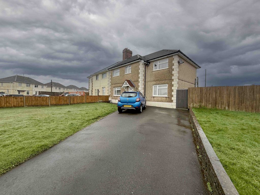 Property photo 1 of 30 4 Bedroom Semi Detached For Sale On Brynawel Road, Gorseinon