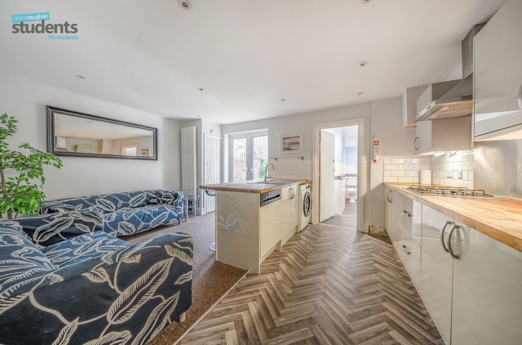 Property photo 1 of 11 6674d411-8Bb4-421...