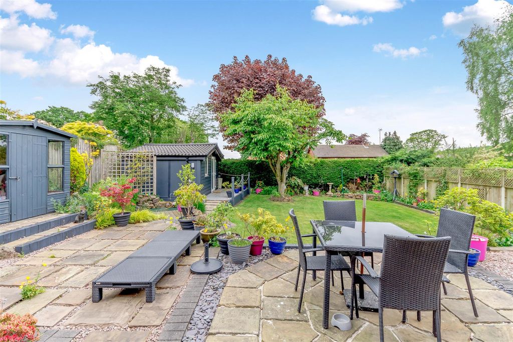Property photo 3 of 46 8647853-Exterior04.Jpg