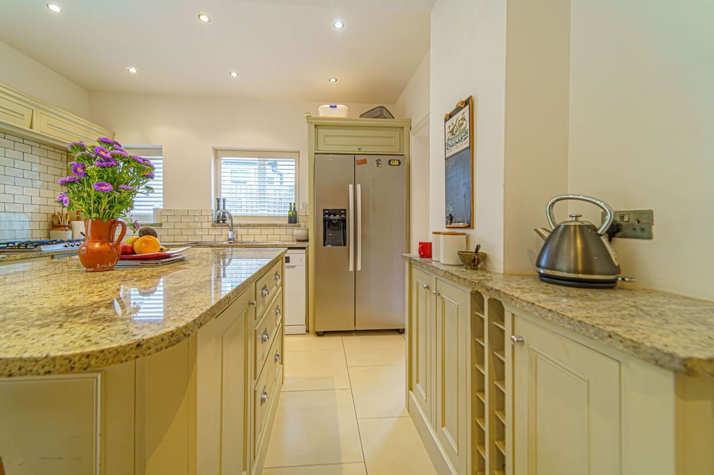 Property photo 3 of 53