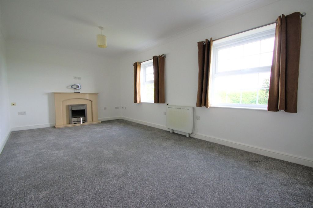 Property photo 2 of 12 Lounge