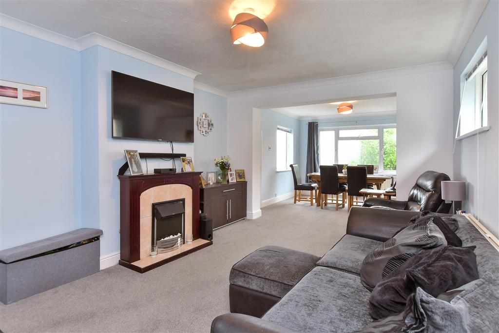 Property photo 1 of 12 Lounge