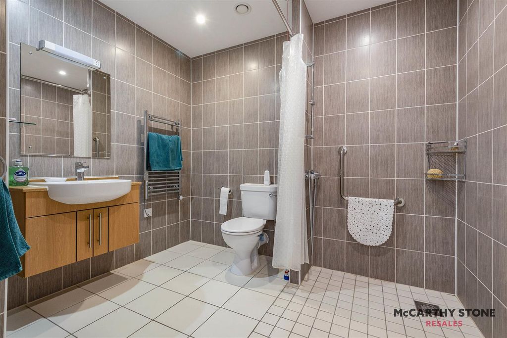 Additional image 9 of 1 bed flat for salePark House, Old Park Road, Hitchin SG5