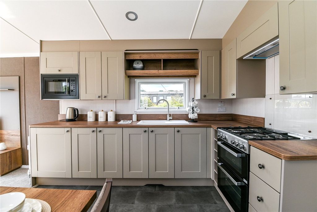 Property photo 3 of 15 Kitchen Area