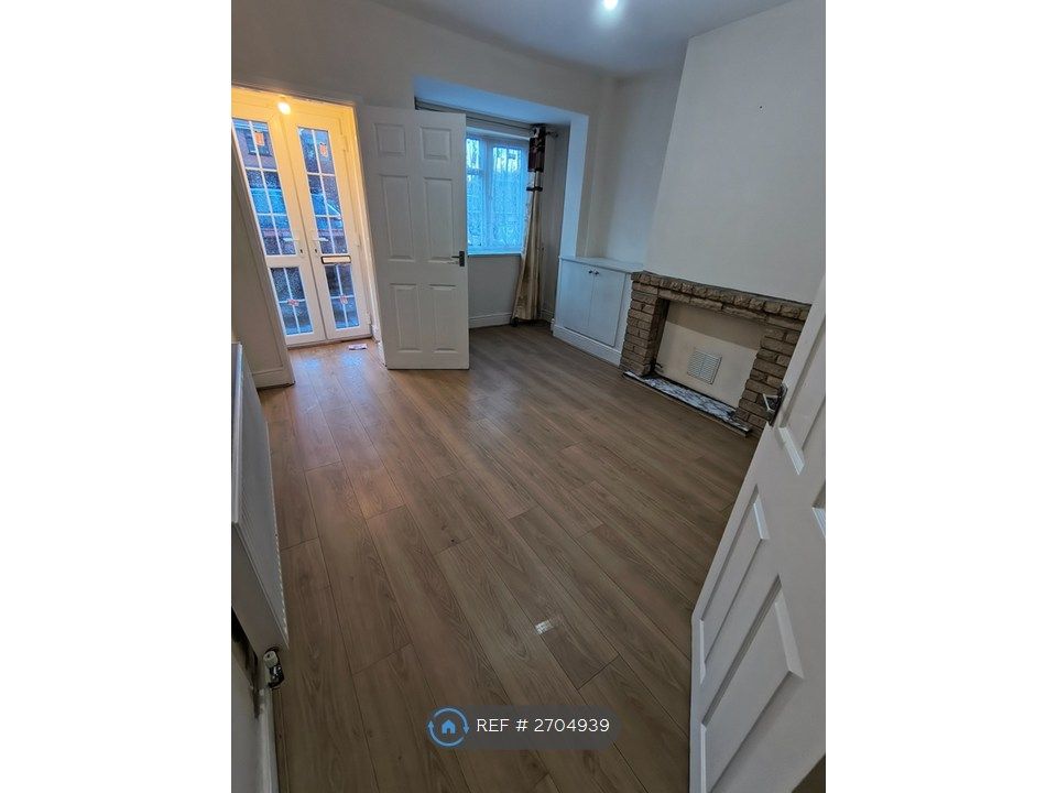 Property photo 3 of 10 Dining Room