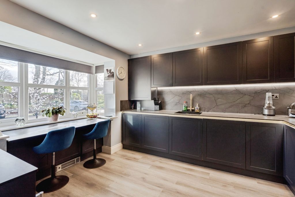 Property photo 2 of 34 Pbox-Img.Jpg