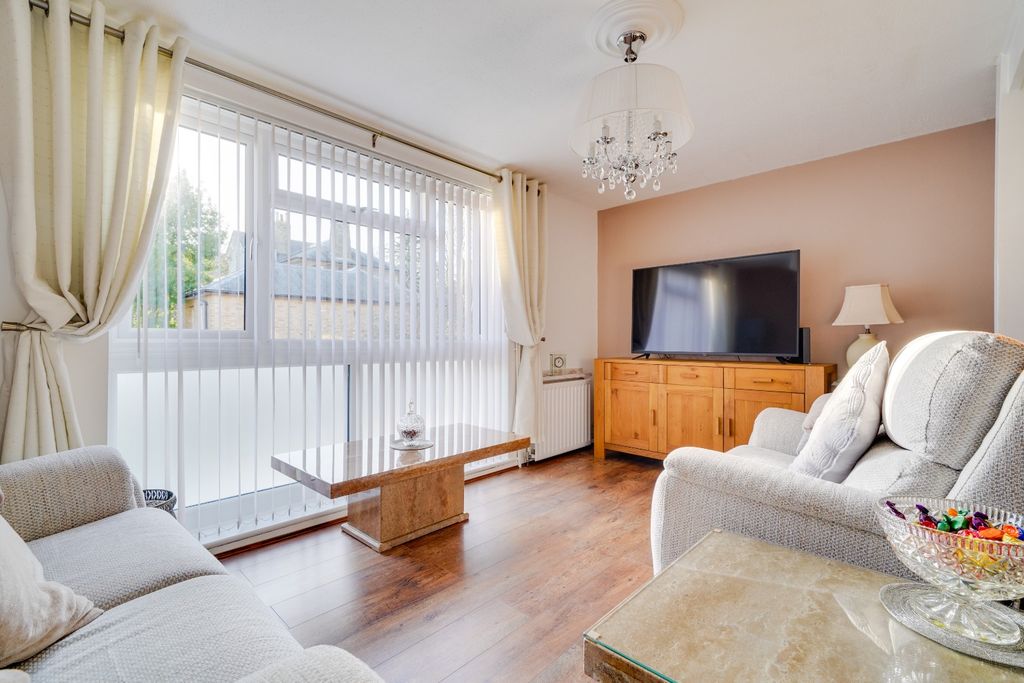 Property photo 2 of 17 2950673