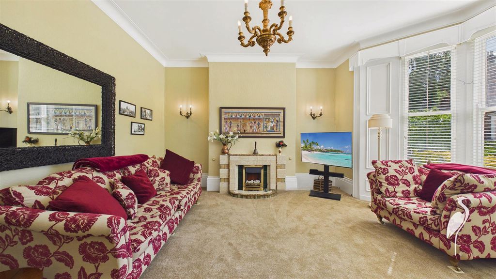 Property photo 3 of 50 Lounge