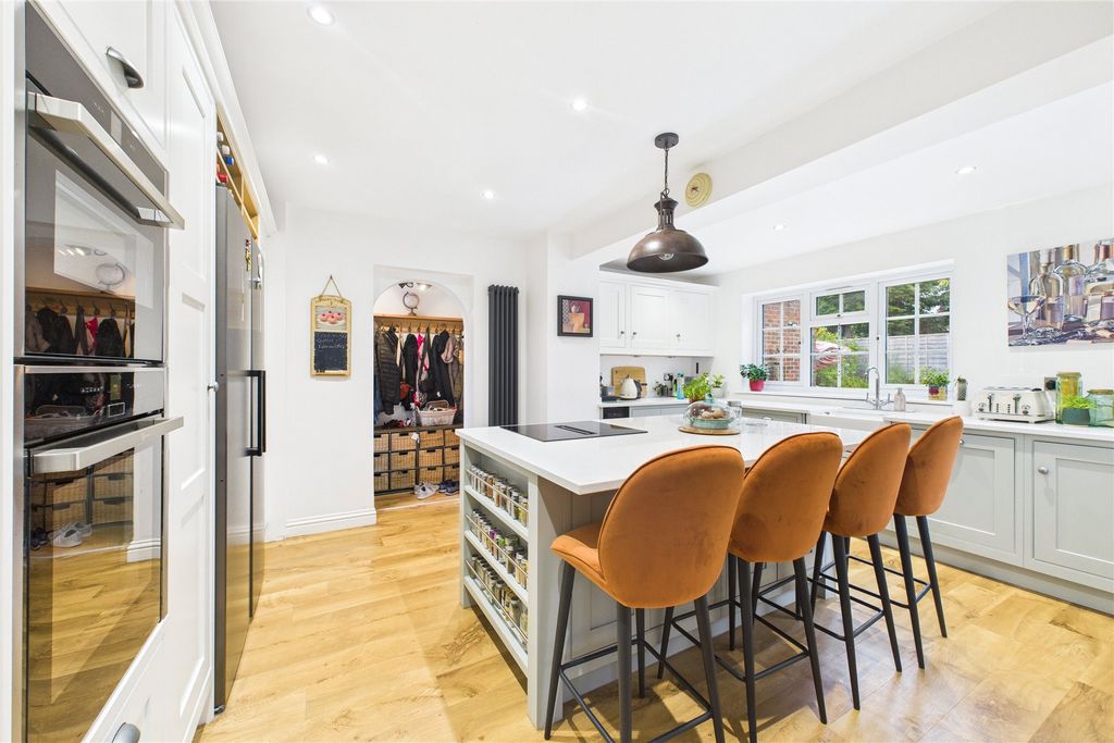 Property photo 2 of 14 Picture No. 17