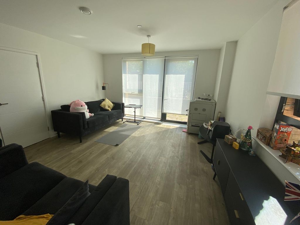 Property photo 3 of 26 24A4c9Bc-d33B-4Eb6-A82d-B7Fdb9E62977