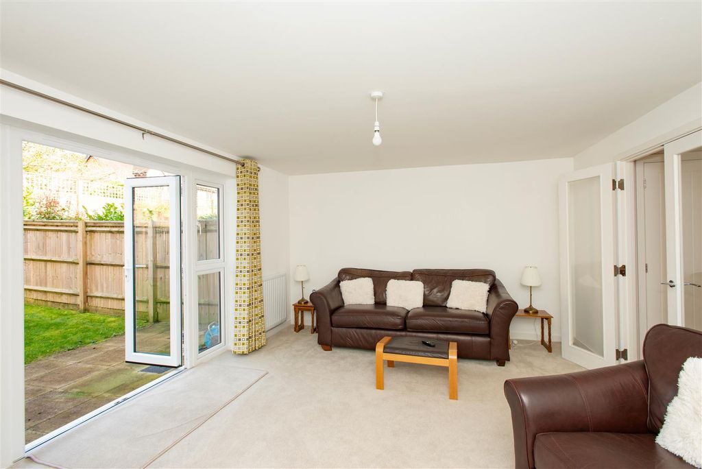 Property photo 3 of 17 2026.03.09 - 8 Damson Dr, Halstead, Tn14 7Ha-3376.