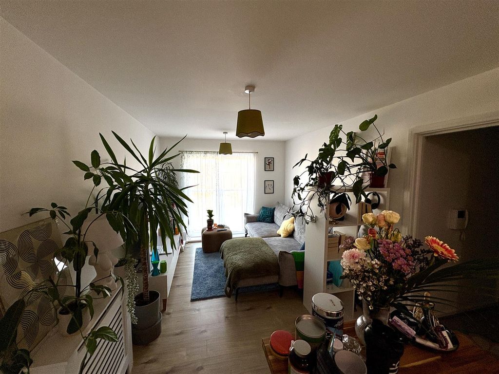 Property photo 2 of 10