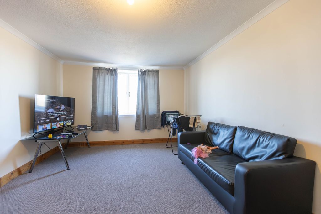 Property photo 3 of 27