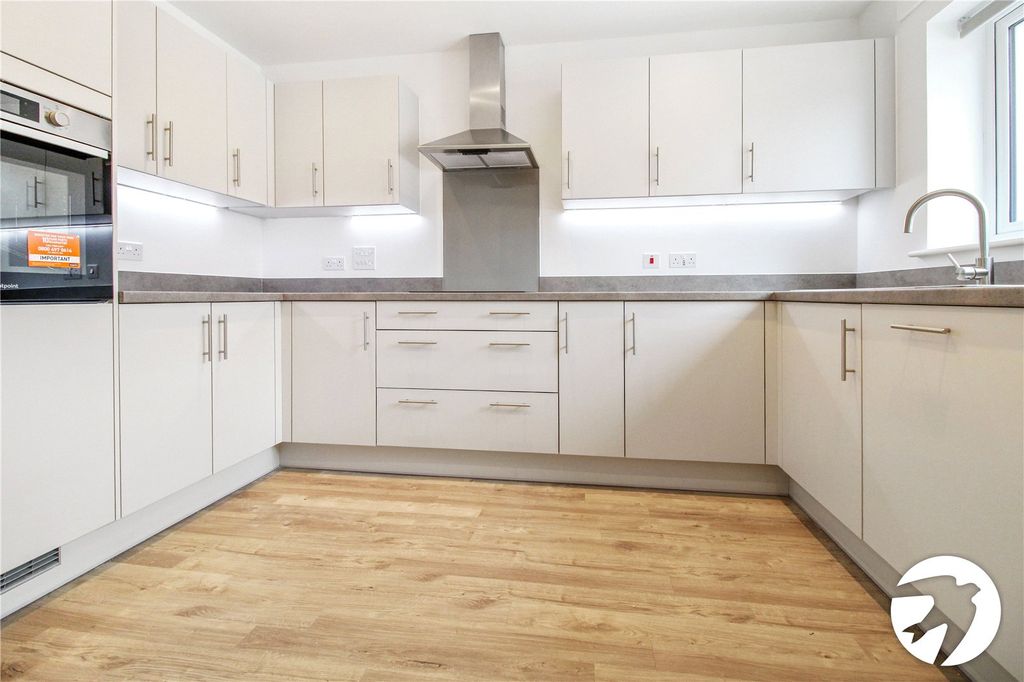 Property photo 3 of 12 Kitchen