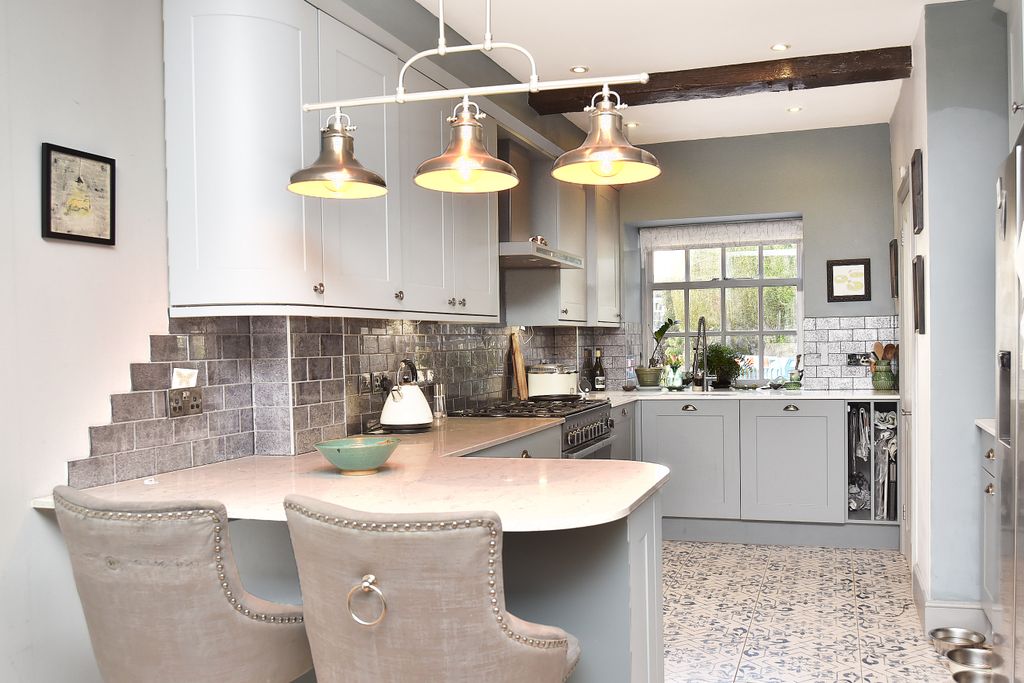 Property photo 2 of 11 2