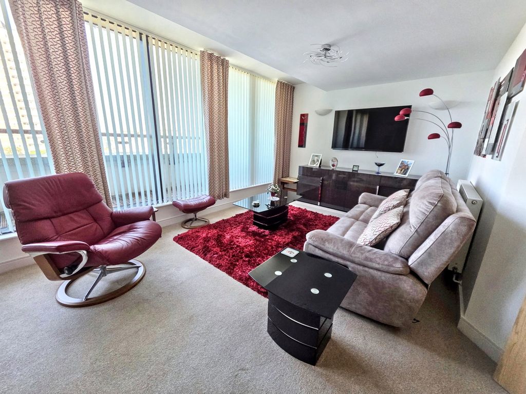 Property photo 3 of 12