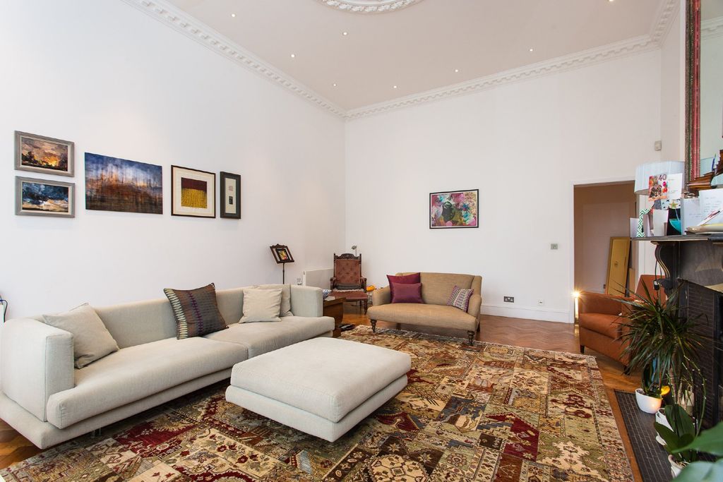 Property photo 3 of 10 Photo 05