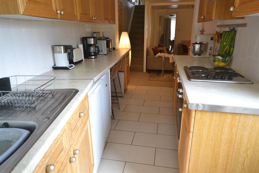 Property photo 3 of 13 Kitchen 2.Jpg